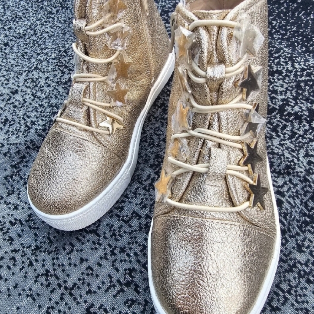 Katy Perry Collection gold Star High-Top boots. Size 1.